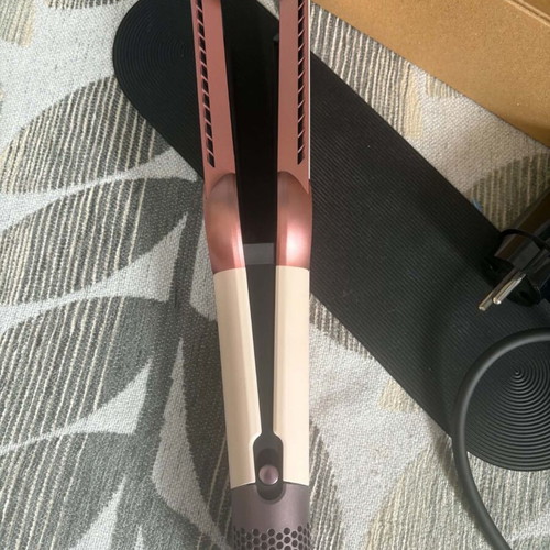 Dyson Airstrait HT01 hair straightener like new
