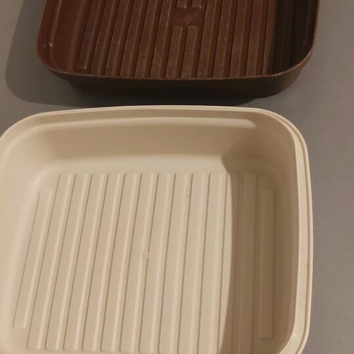 Tupperware two used baking pans combined into one large pan