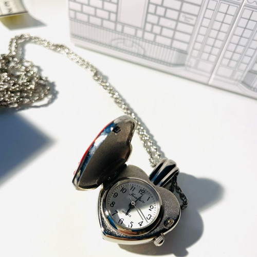 Necklace with heart motif like new, watch from Venice
