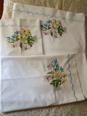 Embroidered bed sheet and pillowcases new for double bed