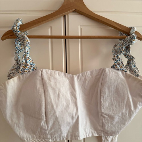 White Karavan top used with details
