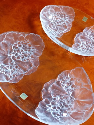 Hoya Crystal Tokyo serving platters used, set of 2, embossed glass