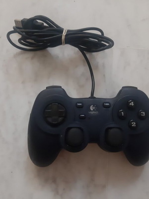 Χειριστήριο Logitech ενσύρματο Gamepad για PC μεταχειρισμένο