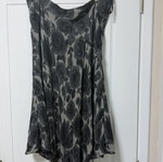 Skirt with grey flowers