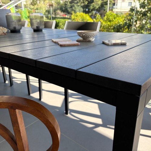 Extendable veranda table with 10 chairs like new
