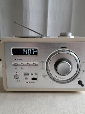 Radio with Clock JGC UR-210 like new with USB and AUX