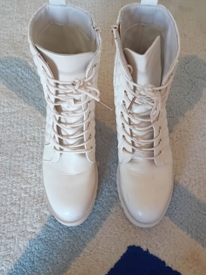 Boots like new, size 38, white