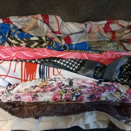 Used scarves pack of 7 and women's leather colorful bag