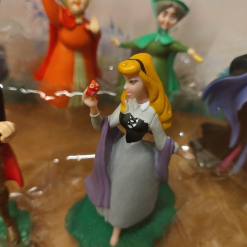 Disney Store Exclusive Sleeping Beauty figure set new