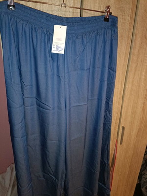 Ολοκαίνουρια παντελόνα plus size