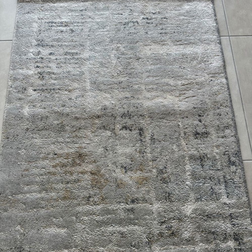 Modern rug like new with two mats, dimensions 210x148 and 210x74