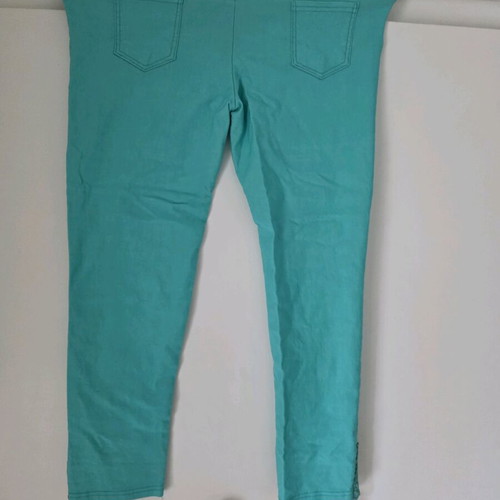 Ofelia elastic capri leggings new, size M with lace