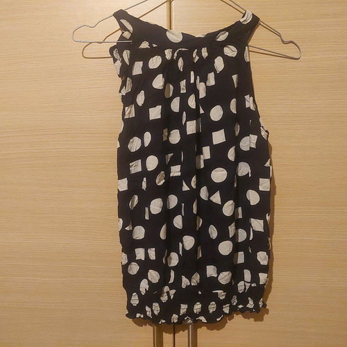 Vintage top black with white geometric shapes used, S/M