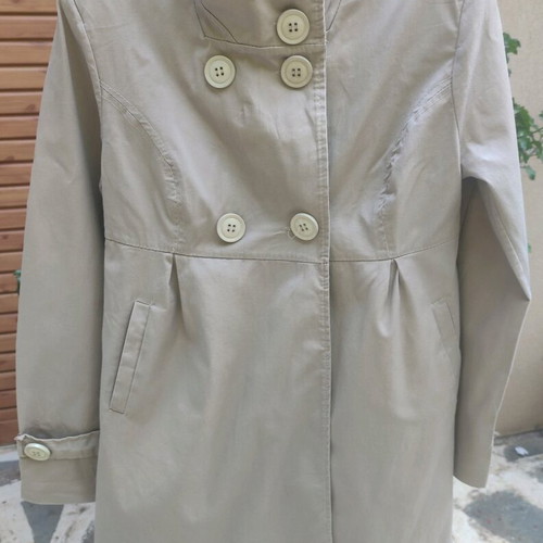 Cotton trench coat lined with padding size M like new, beige