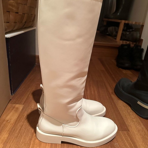 Zara knee-high boots like new, size 38, off-white beige