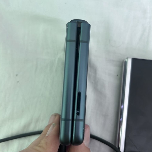 Samsung Fold 3 and Flip 3 phones used for parts
