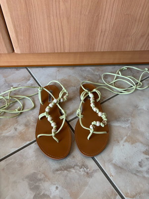 Sandals like new with shells, size 39, white and green