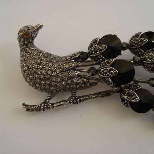 Peacock brooch used with rhinestones
