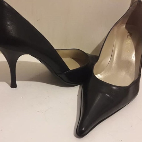 Black classic pumps like new, size 38