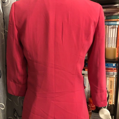 Women's fuchsia blazer like new with herringbone pattern and belt