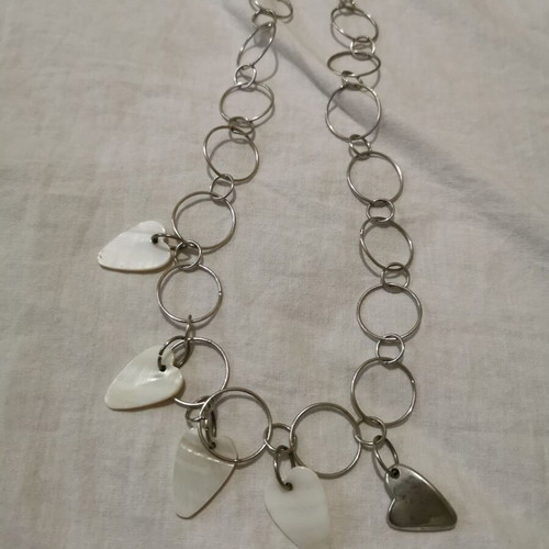 Belly pendants with hanging hearts like new with thin link chain