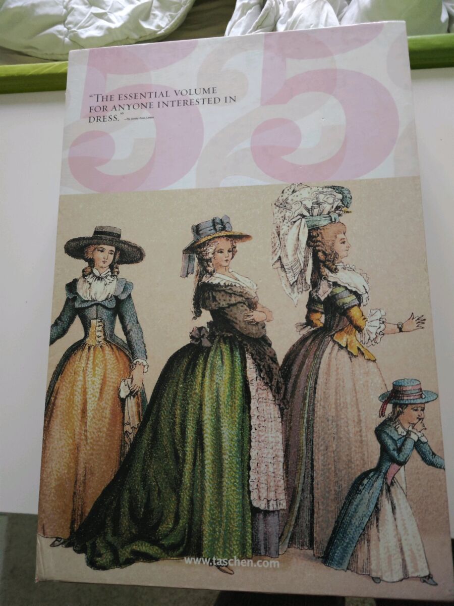 The Complete Costume History hardcover… - € 68,00 - Vendora.cy