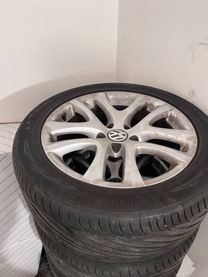 VW Scirocco 17-inch wheel tires set like new, Vredestein 235/45/17
