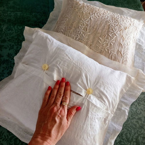 Vintage decorative pillowcases set of 2 ecru with embroidery and cutwork