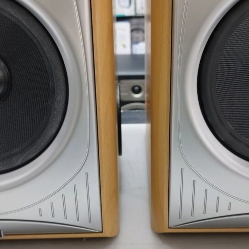 JPW 210 speakers like new with dual woofers and tweeters