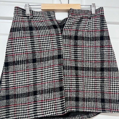 Mini checked skirt-shorts used, size XL, black and gray