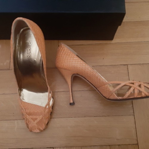 Dolce & Gabbana strappy high heels in peach leather like new size 36