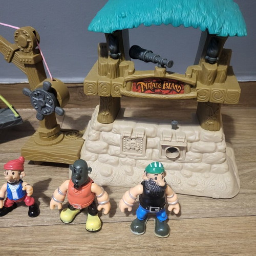 Pirate ship playset with island