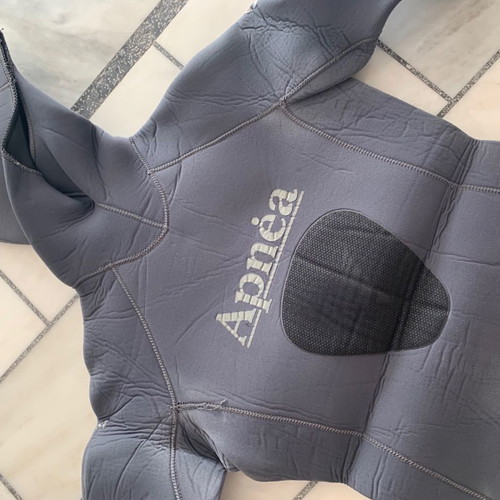 Apnea spearfishing equipment used with jacket, gloves, boots, and buoy