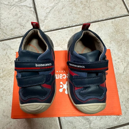 Biomecanics size 24 leather athletic shoes like new, blue and red
