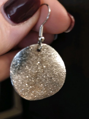 Silver round earrings like new, shiny