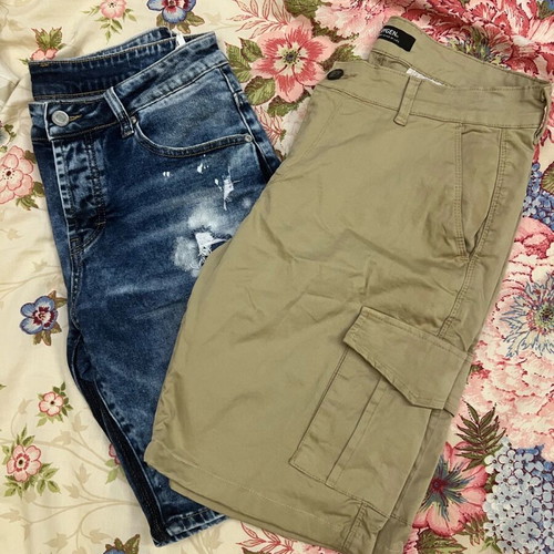 Men's shorts pack of 2 like new, beige cargo and blue distressed denim