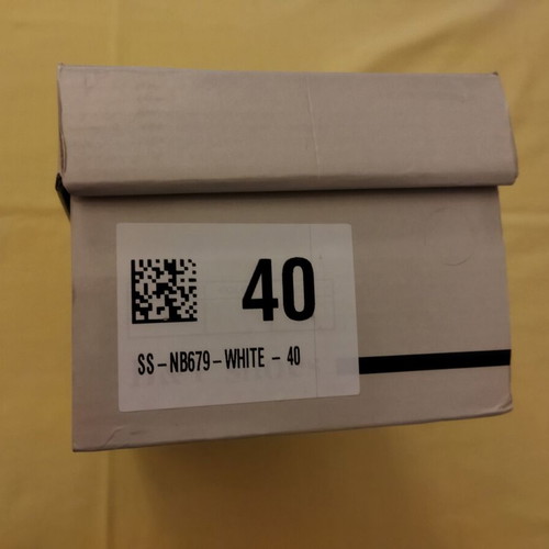 Athletic mesh shoes new, size 40, white