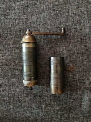 Μύλος πιπεριού vintage μεταχειρισμένος από χαλκό 26 εκ ύψος