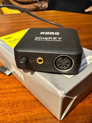 Korg plugKEY φορητό lightning MIDI και audio interface