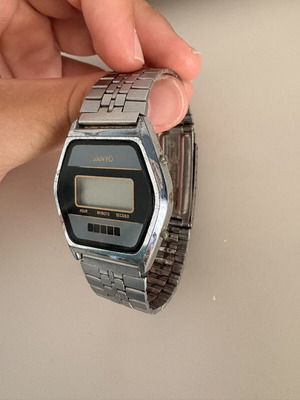 Sanyo vintage digital wristwatch LCD late 70s early 80s