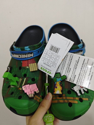 Crocs Minecraft clogs new, size 43-44, multicolor green