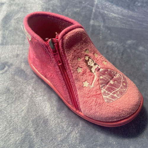Comfy children's slippers used, size 24