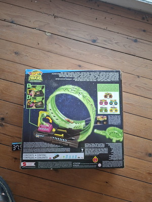 Hot Wheels Epic Loop Challenge playset