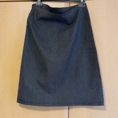 Elastic gray skirt with fine stripes, size S, like new