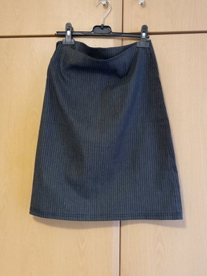 Elastic gray skirt with fine stripes, size S, like new
