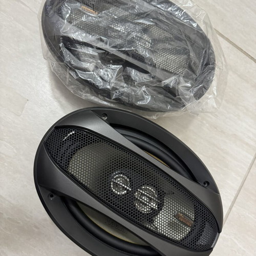 Magnat Oval Car Speakers 6x9 like new