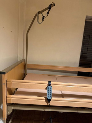 Hospital bed with electric mechanism like new, nebulizer and pressure roll