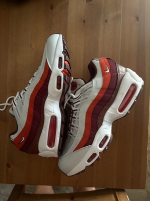 Nike Airmax 95 sneakers size 42.5 like new black and white