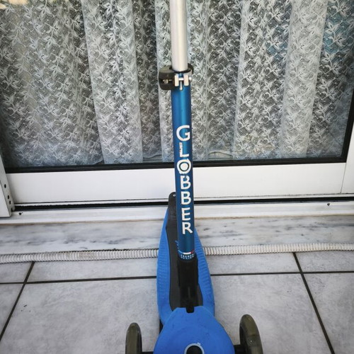 Globber Primo scooter like new with LED front wheels