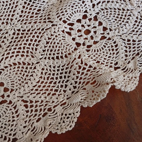 Handmade crochet tablecloth vintage 1970 like new, 130 cm